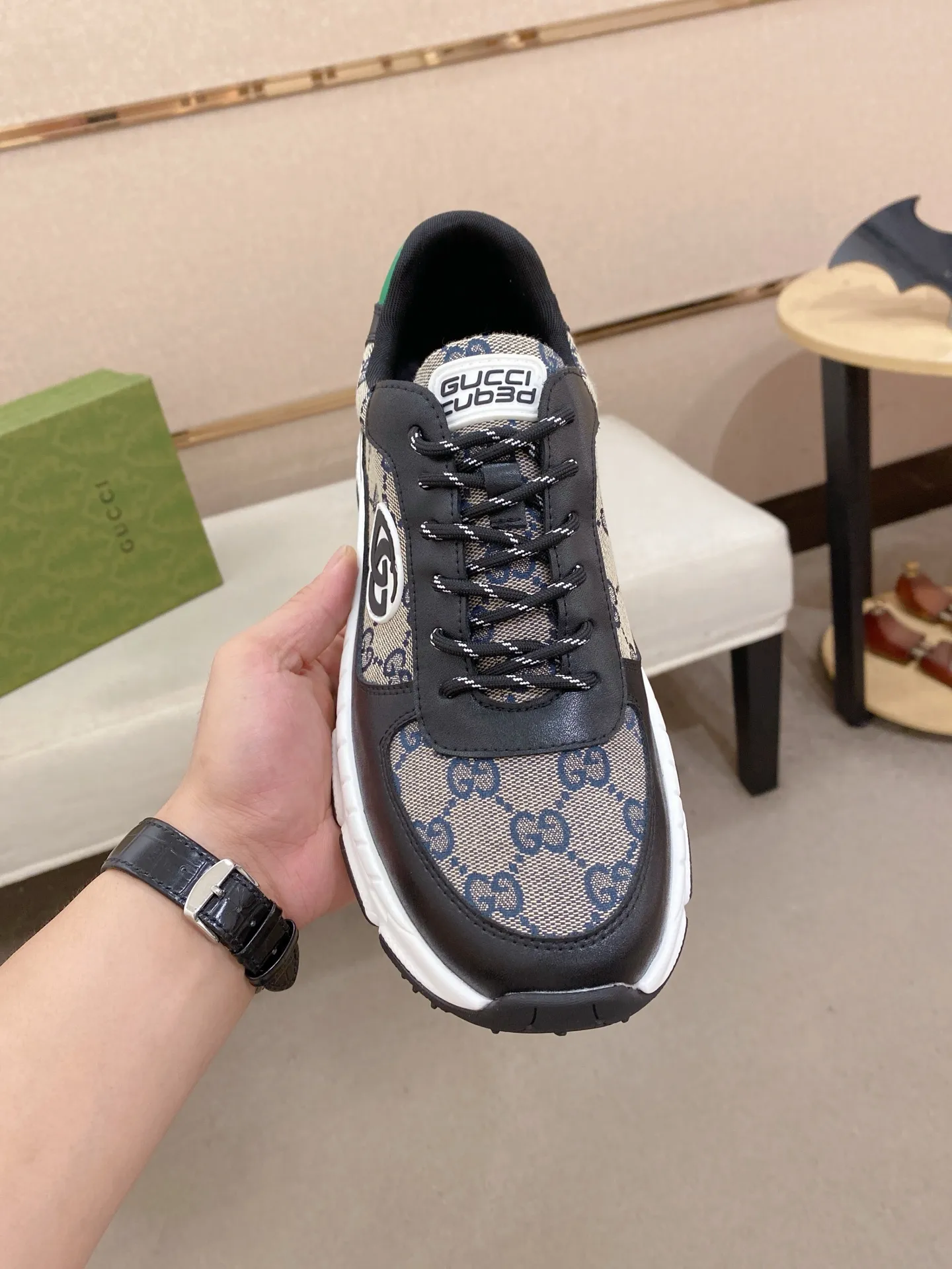 Men's men's shoes 442💰🇮🇹🇮🇹GUCCI🔍🔍new models are on sale at the same time at the counter. The uppers are made of top-grain cowhide imported from Italy. Fully imported genuine leather lining 💪💪, completely 1⃣️ to 1⃣️ replica 🇮🇹💪💪, ⚠ sole: original sole provided by the original factory, exclusive movable molded sole super comfortable, ⚠ original factory follow-up, 🔍🔍 high quality, you can go in and out of the counter at will, welcome to compare⚠. Code number: 38-44. Can be customized 45-46